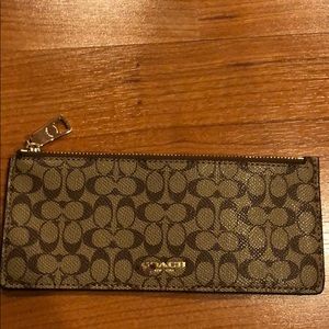 Slim Coach Change Holder